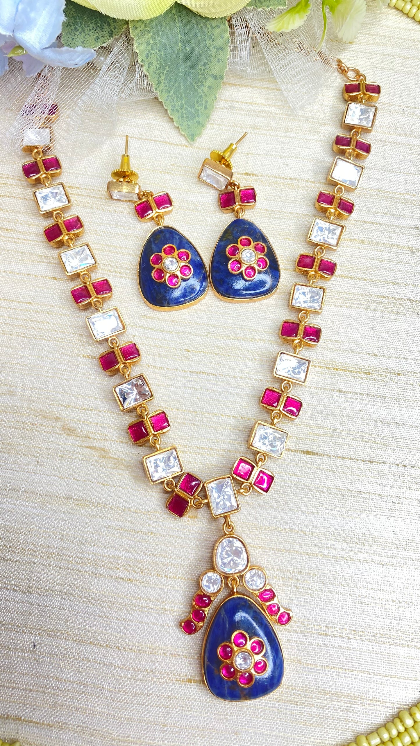 Beautiful natural stone necklace with kundan