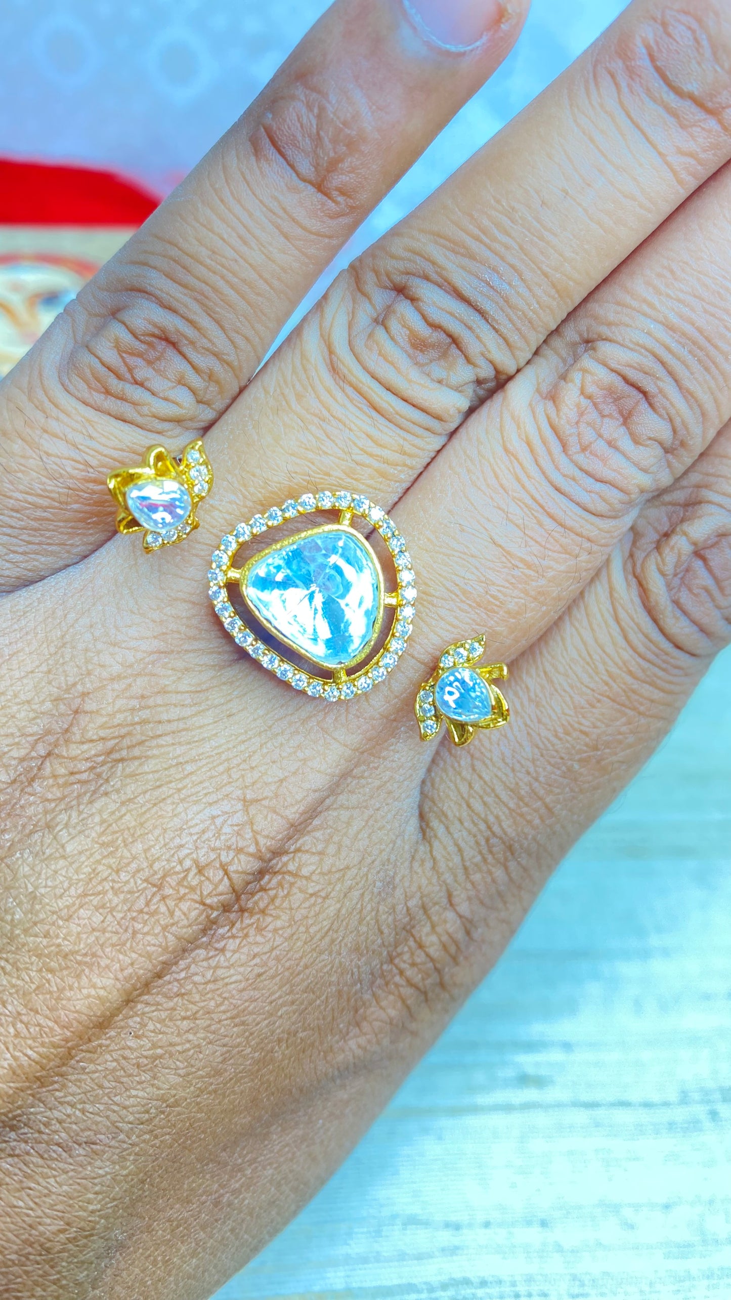 Triangular double finger ring