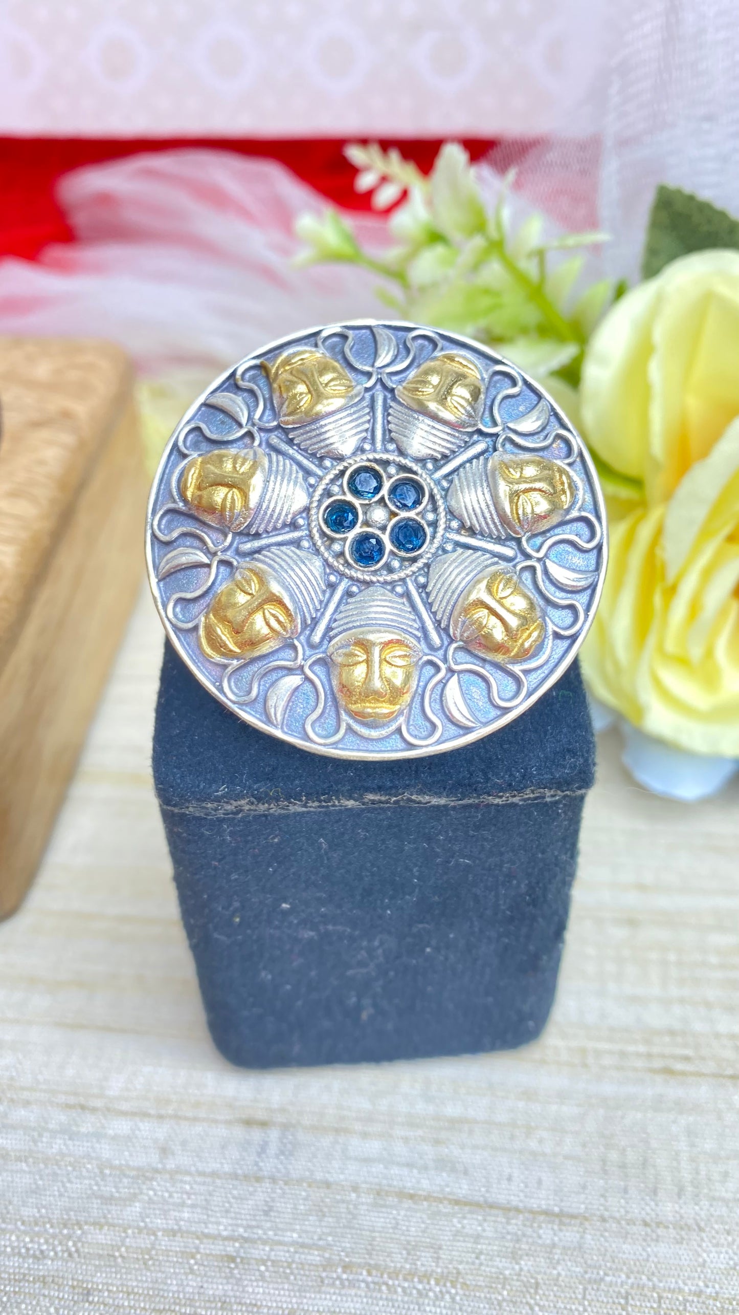 Heritage blossom ring