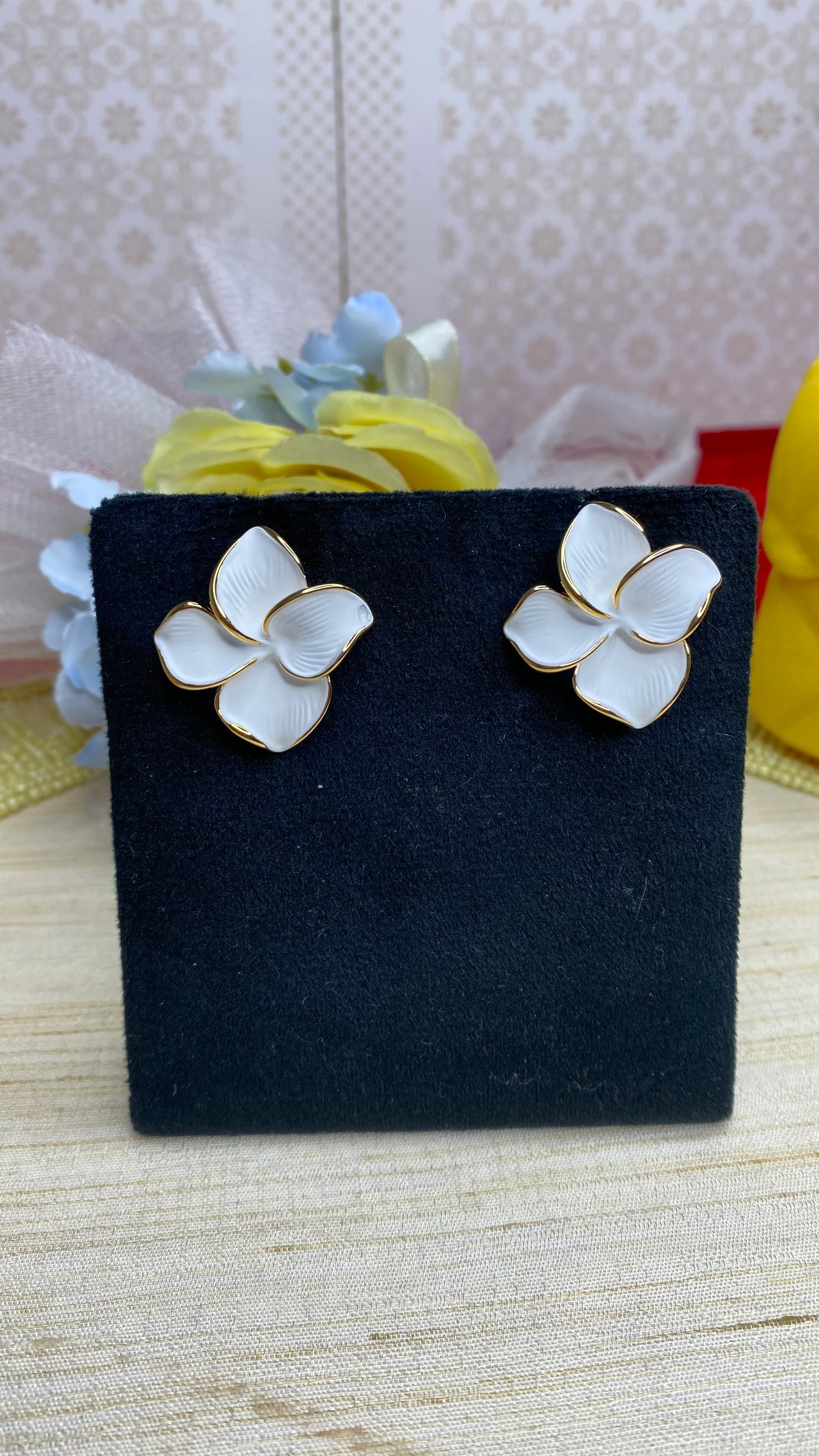 Flower studs