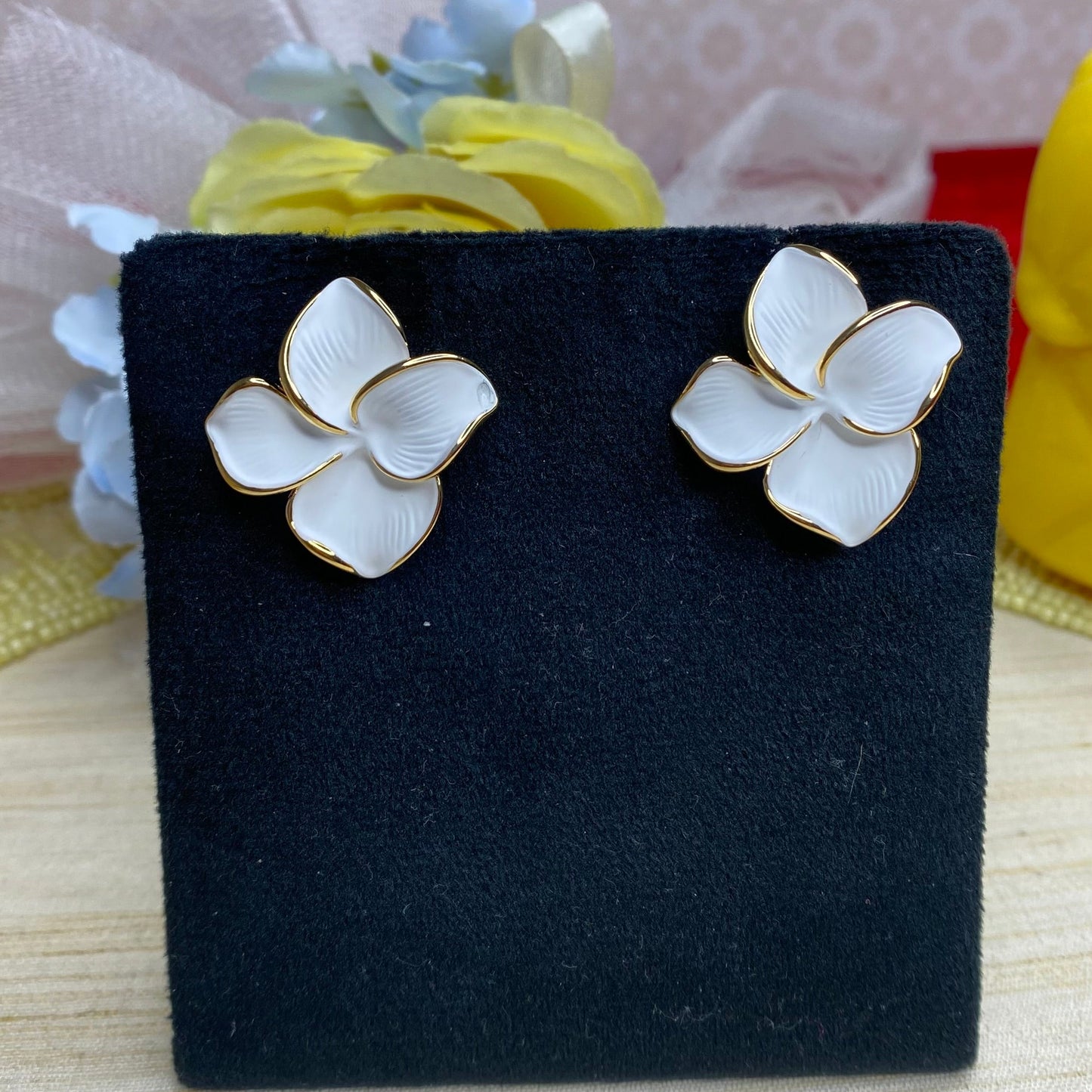 Flower studs