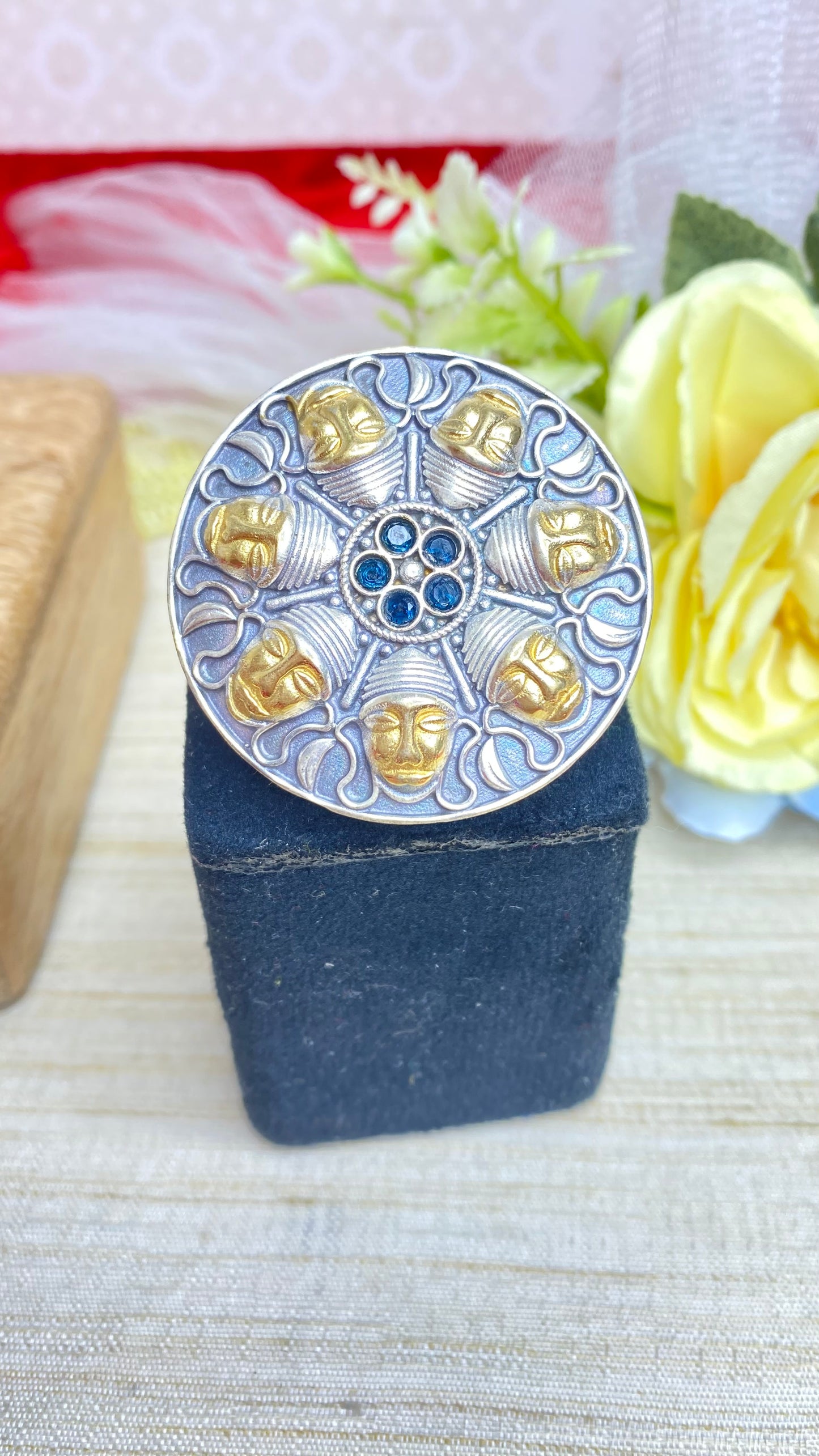 Heritage blossom ring