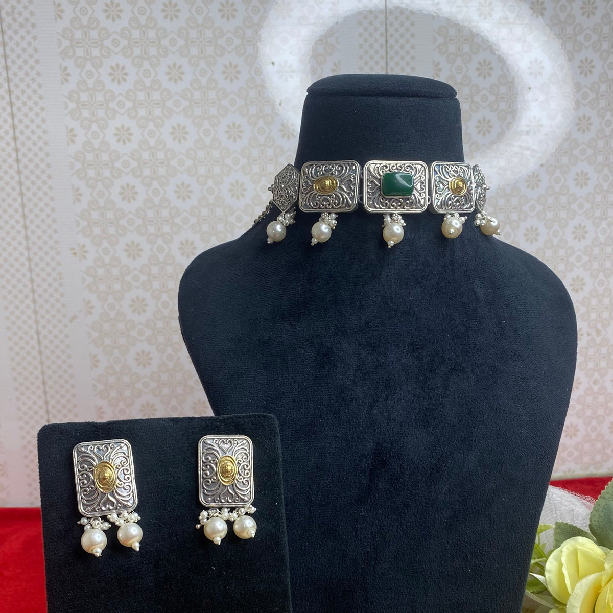 Rustic majesty choker