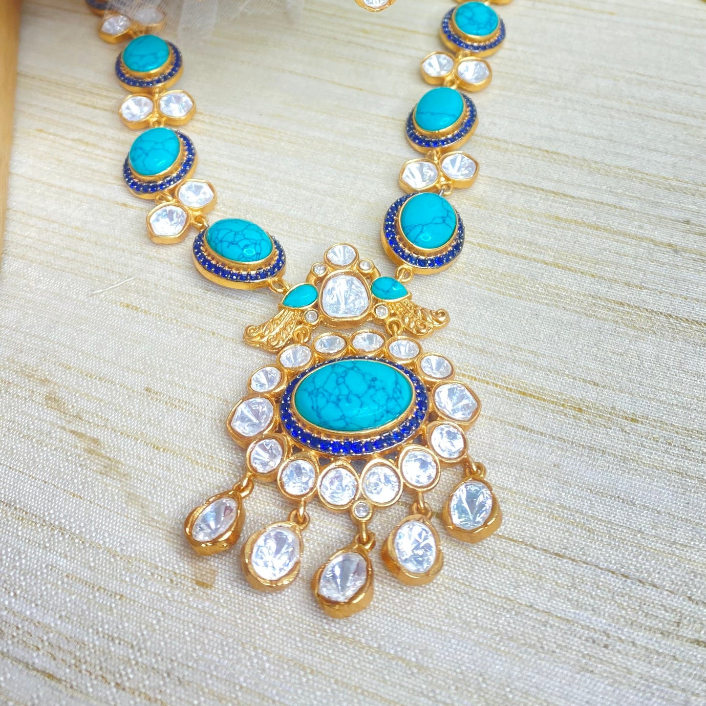 Natural stone necklace with kundan