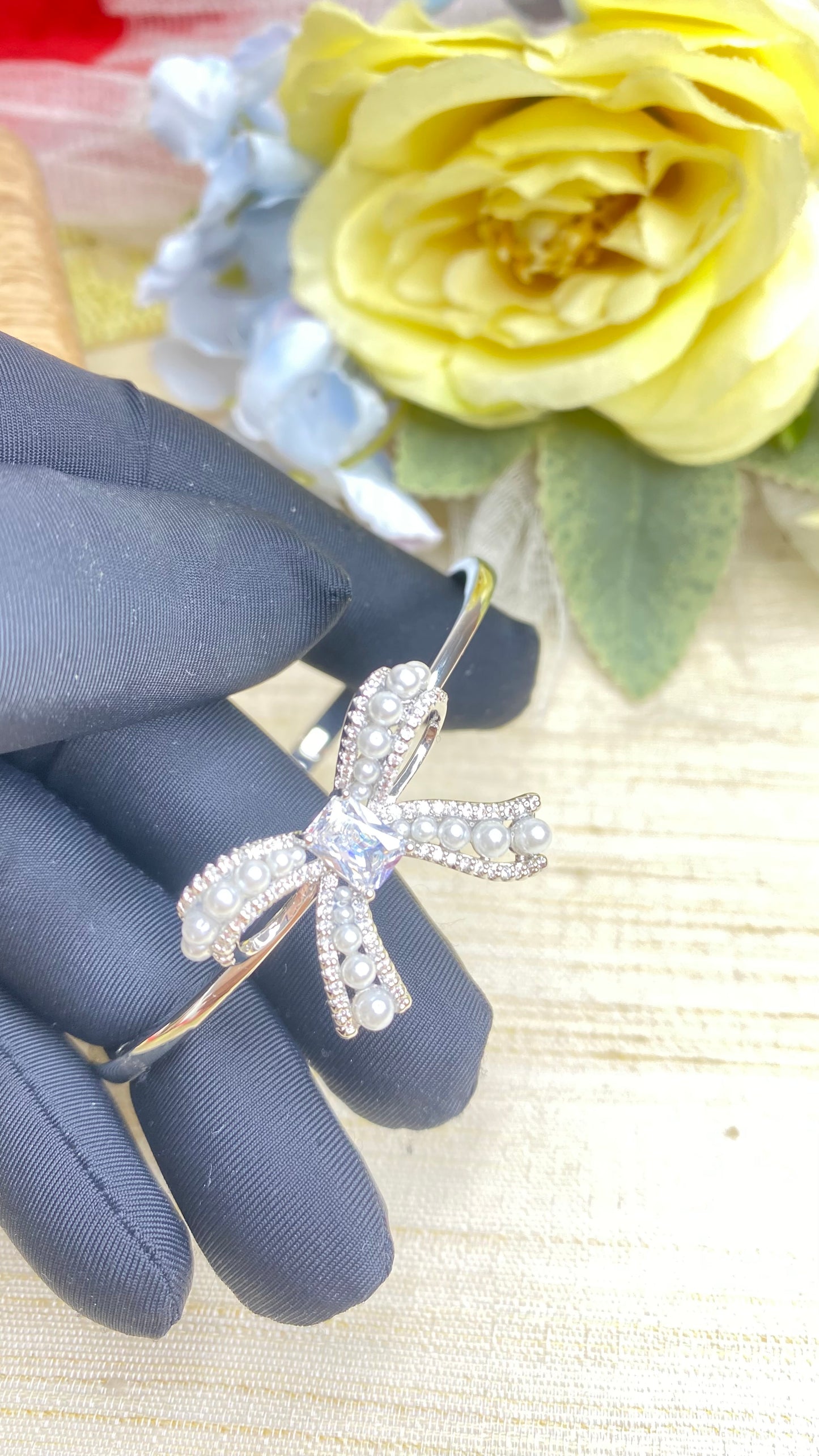 Luster Bow bracelet