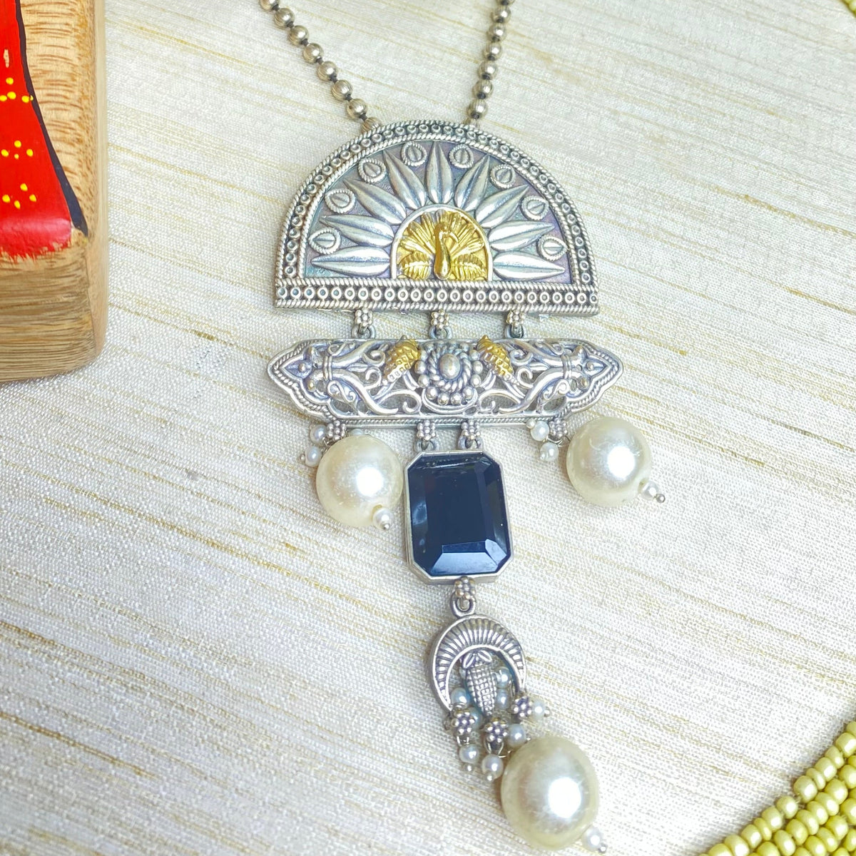 Silver saga necklace