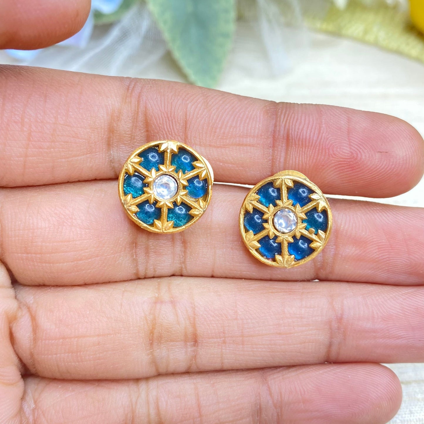 Noor studs