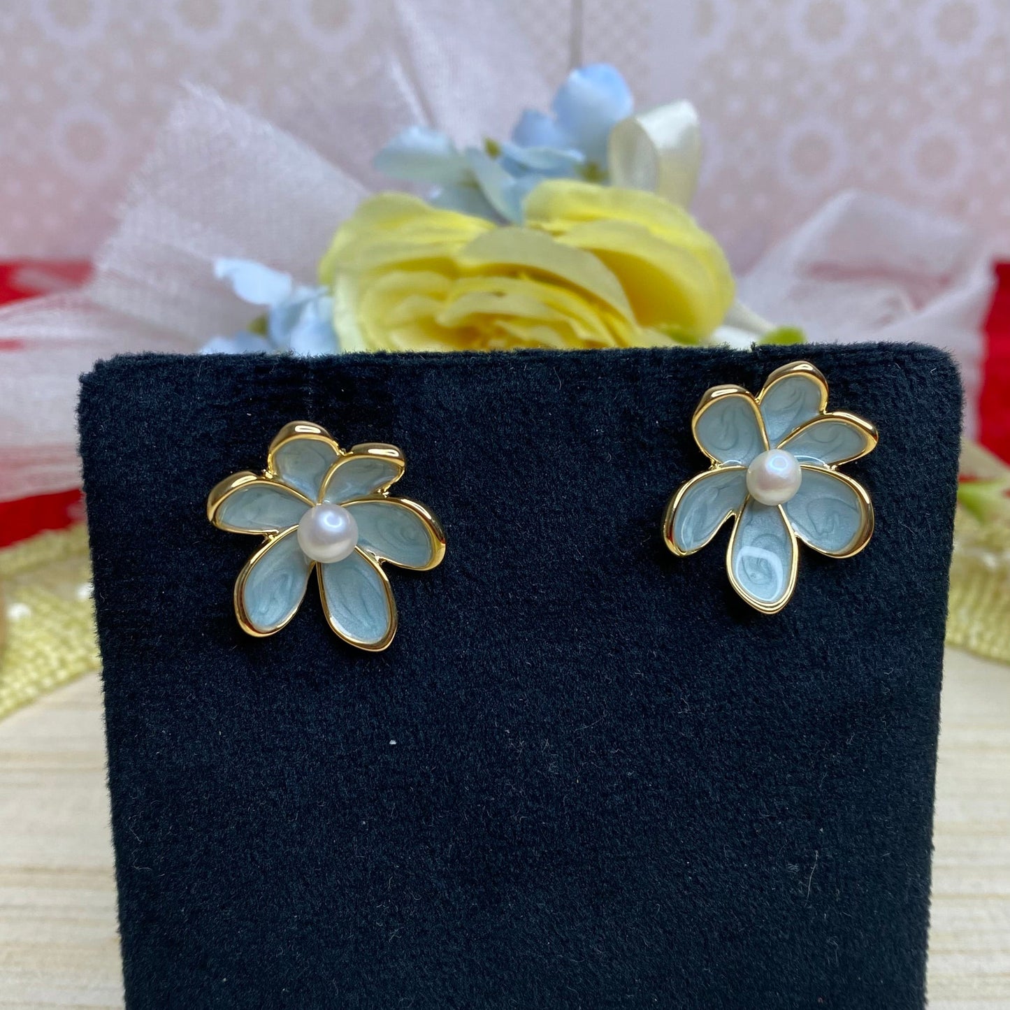 Flower studs