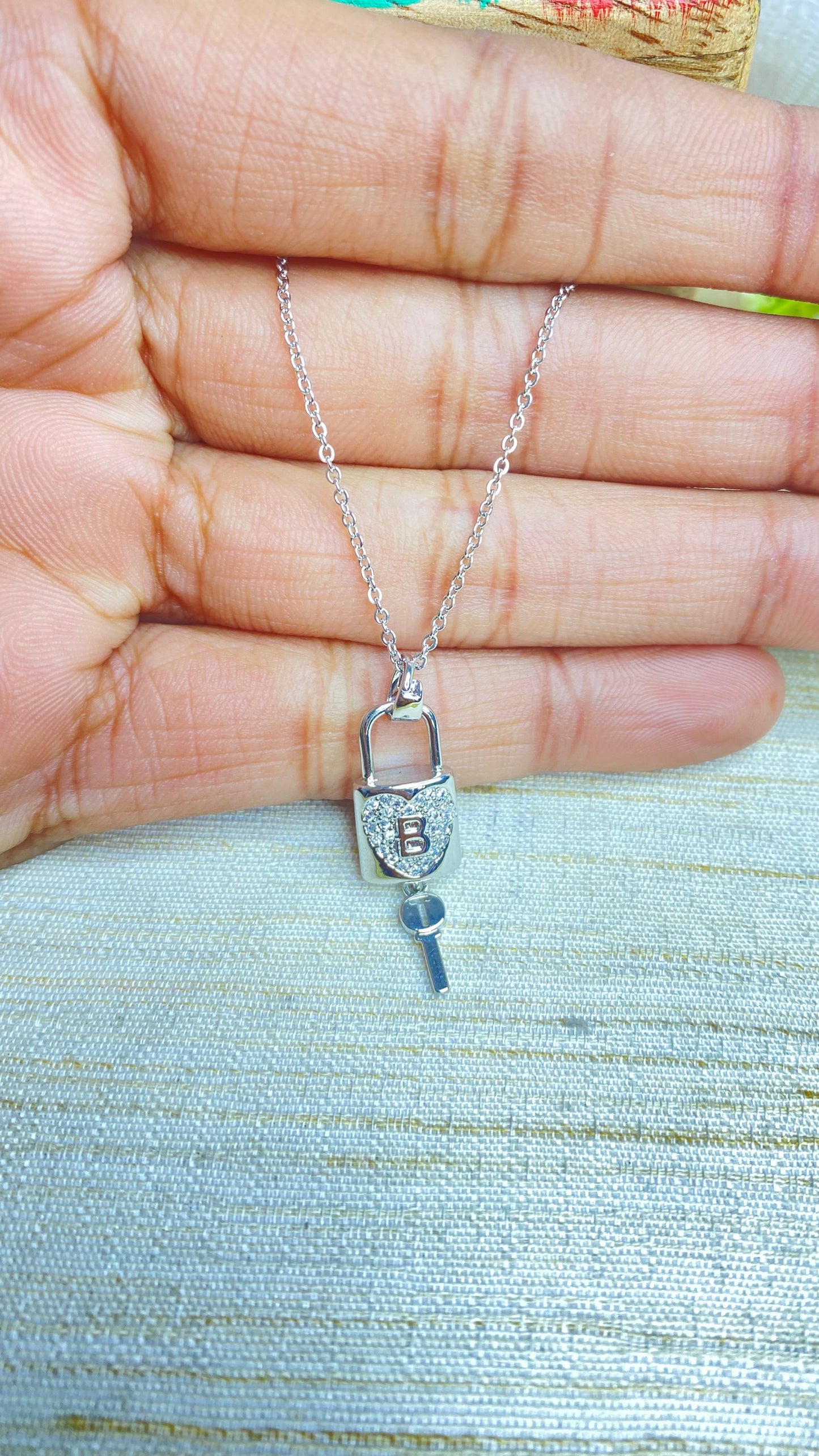 Key lock pendant