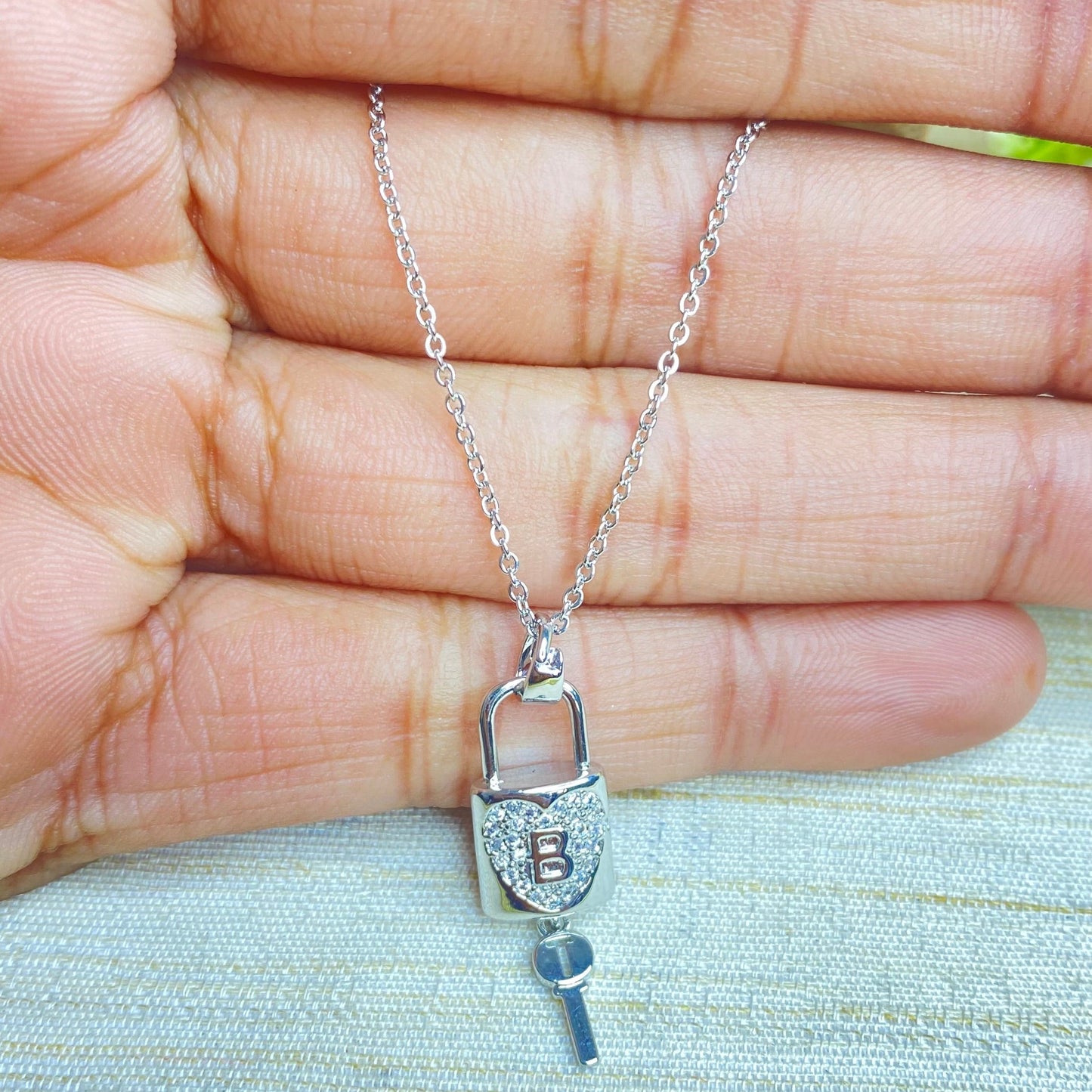 Key lock pendant