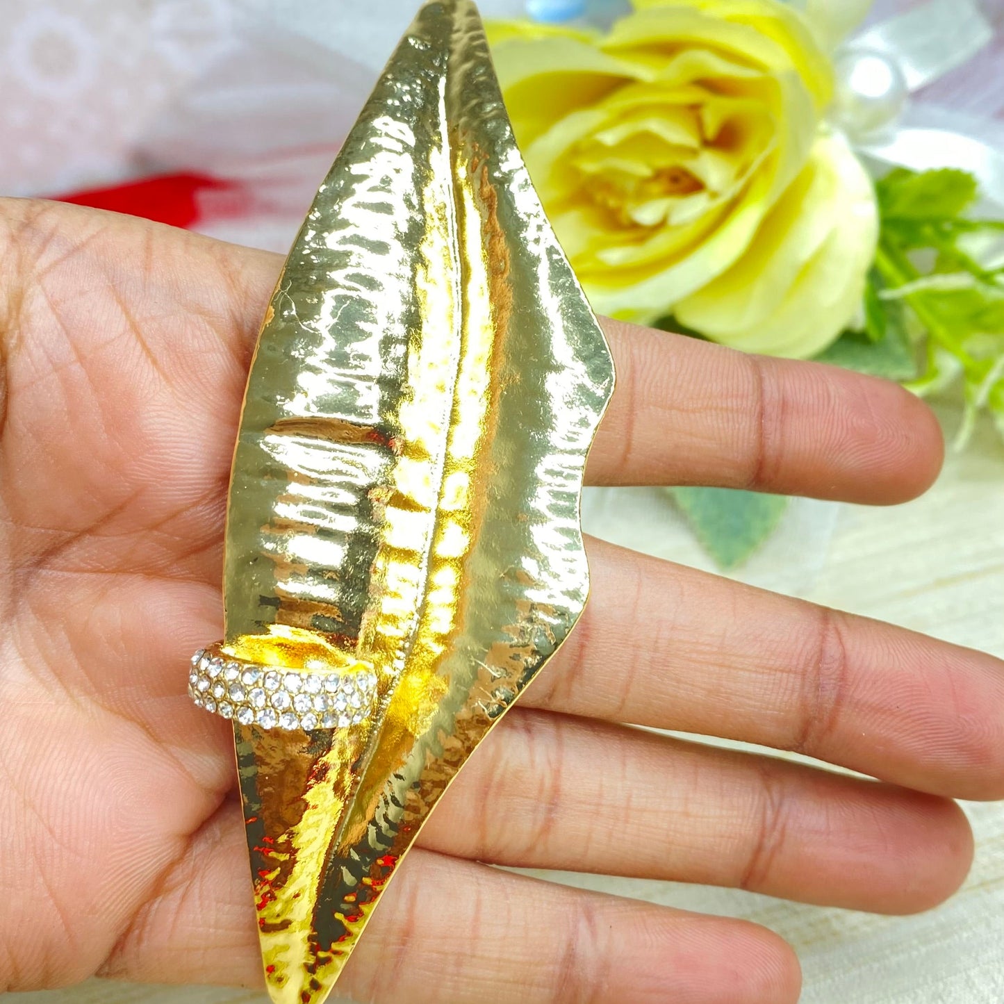 Flirty lips kundan connector ring