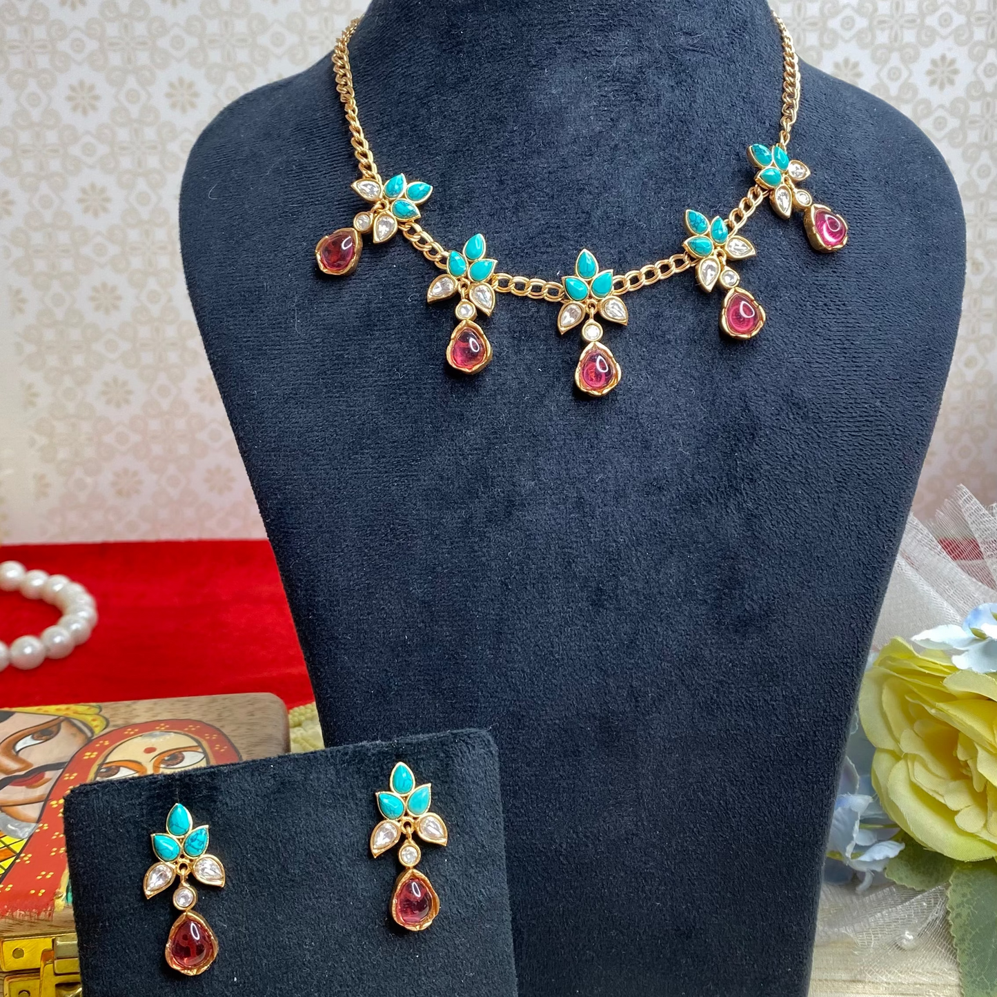 Elegant delicate necklace