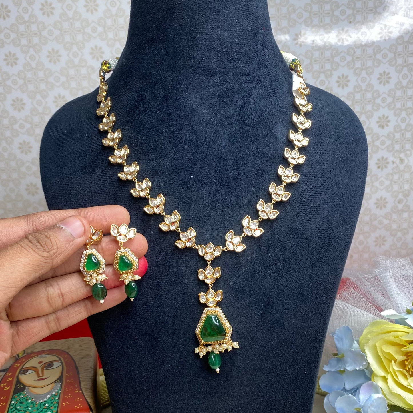 Kundan log necklace