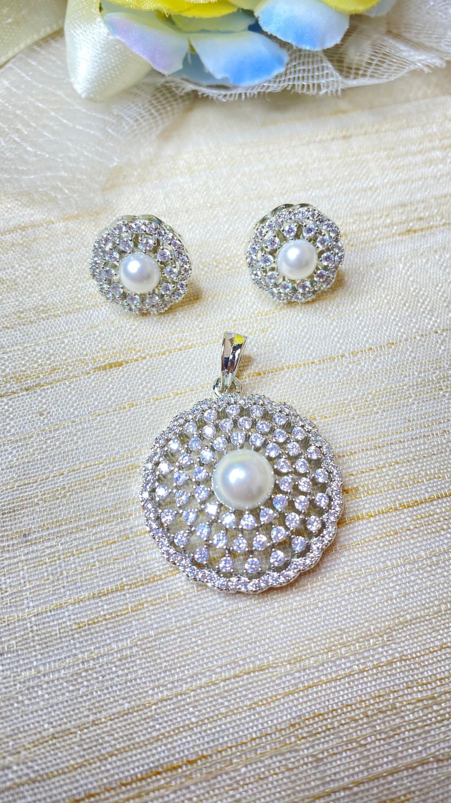 Ad pendant set