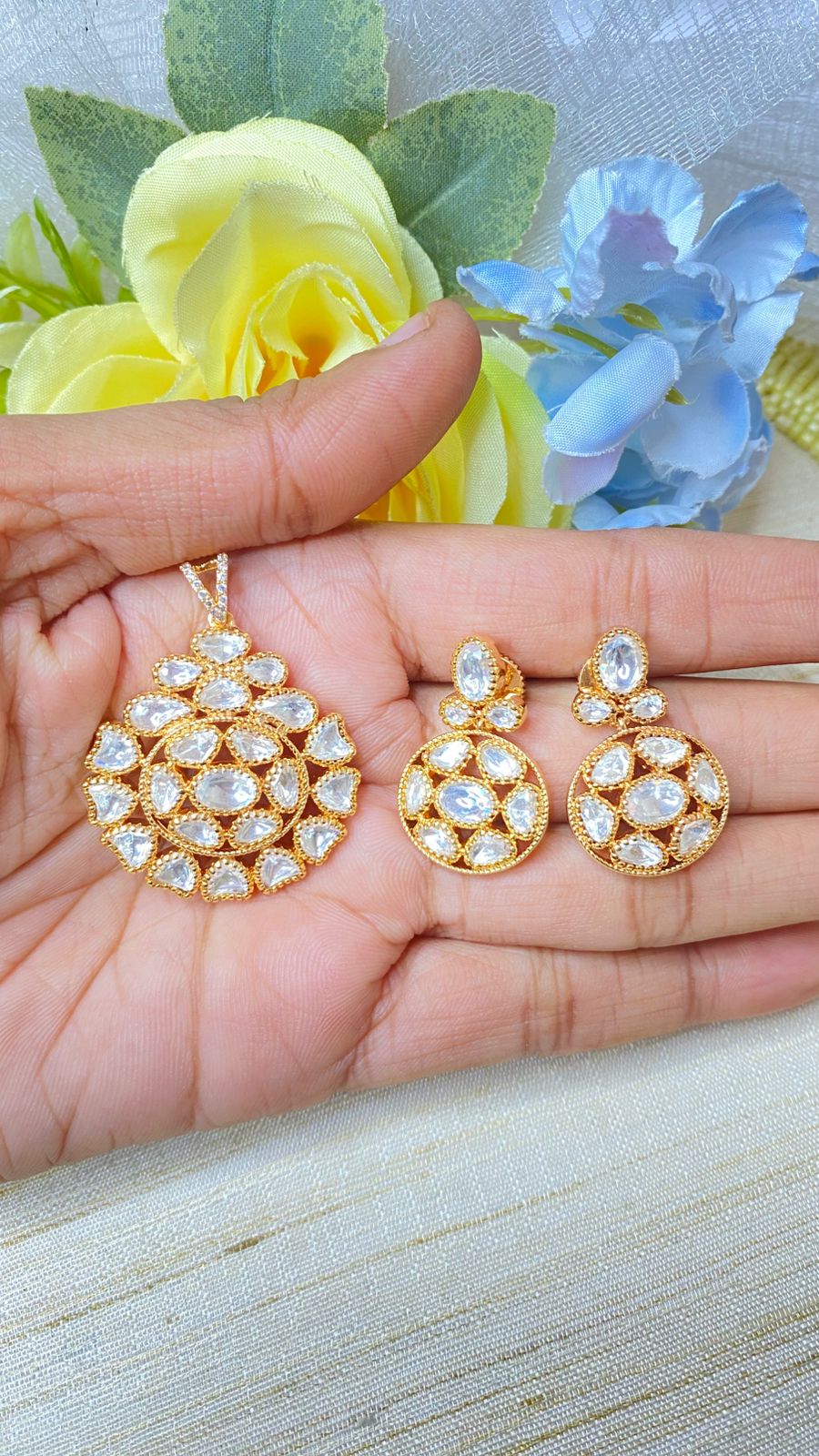 Kundan pendant set