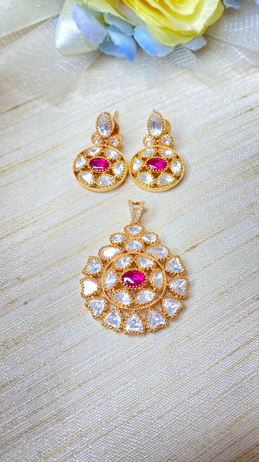 Kundan pendant set