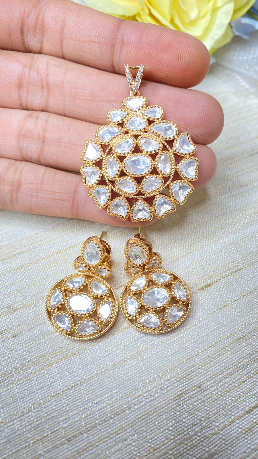 Kundan pendant set