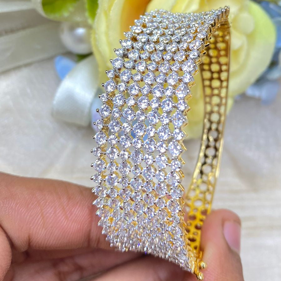 Diamond glow bracelet