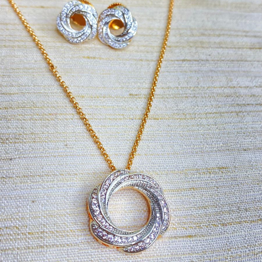 Eternal sparkle pendant set