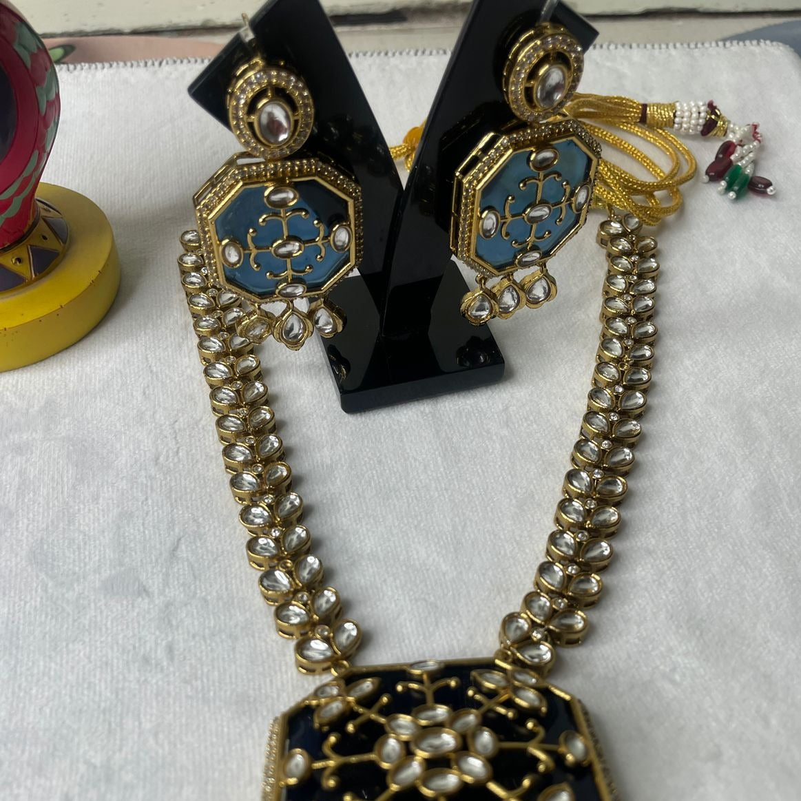 Kundan Necklace Set with Matching Earrings.