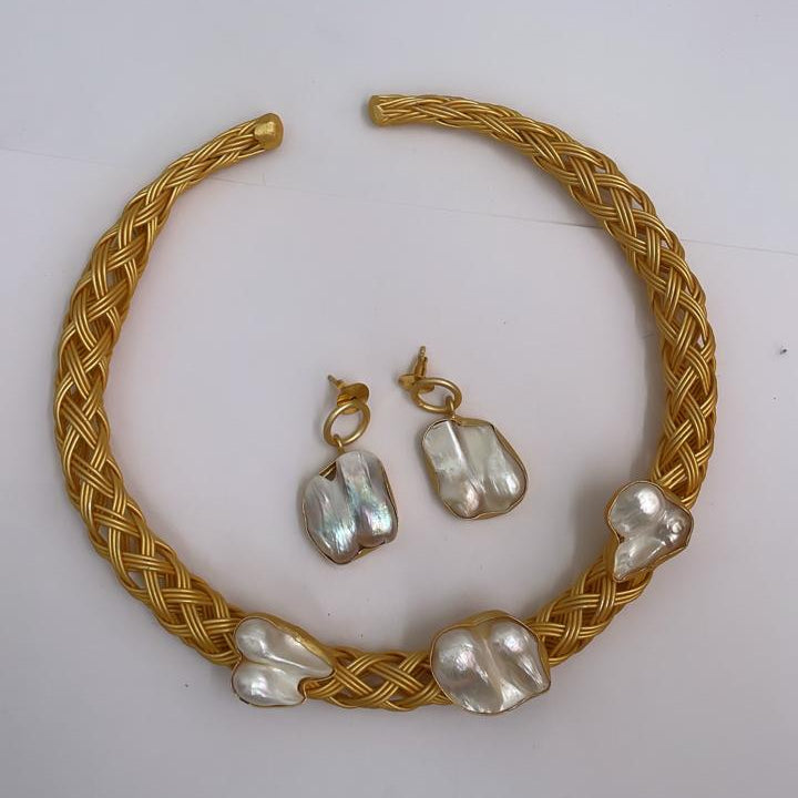 Handmade husli with baroque pearl