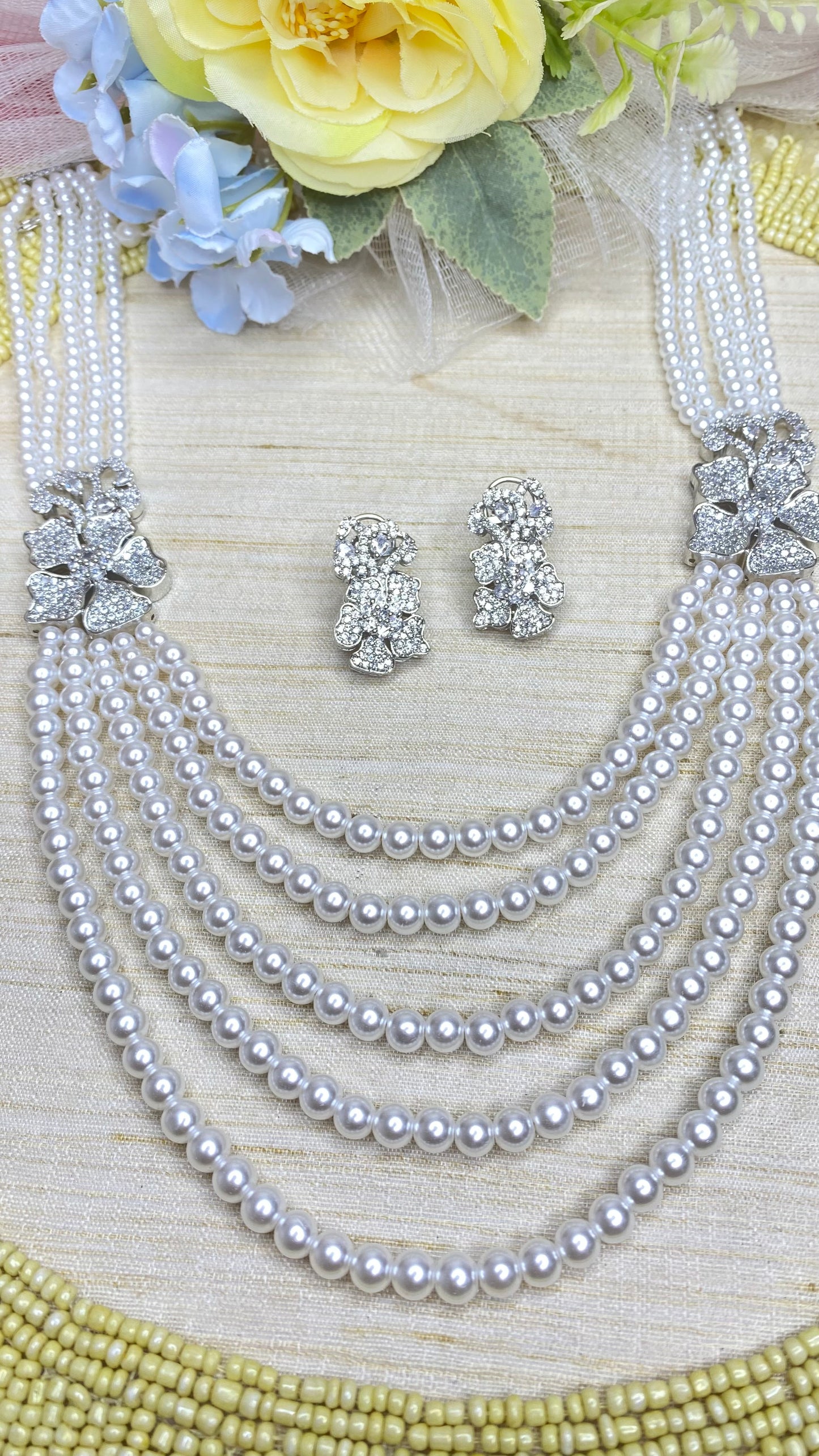 Floral grace Pearl necklace