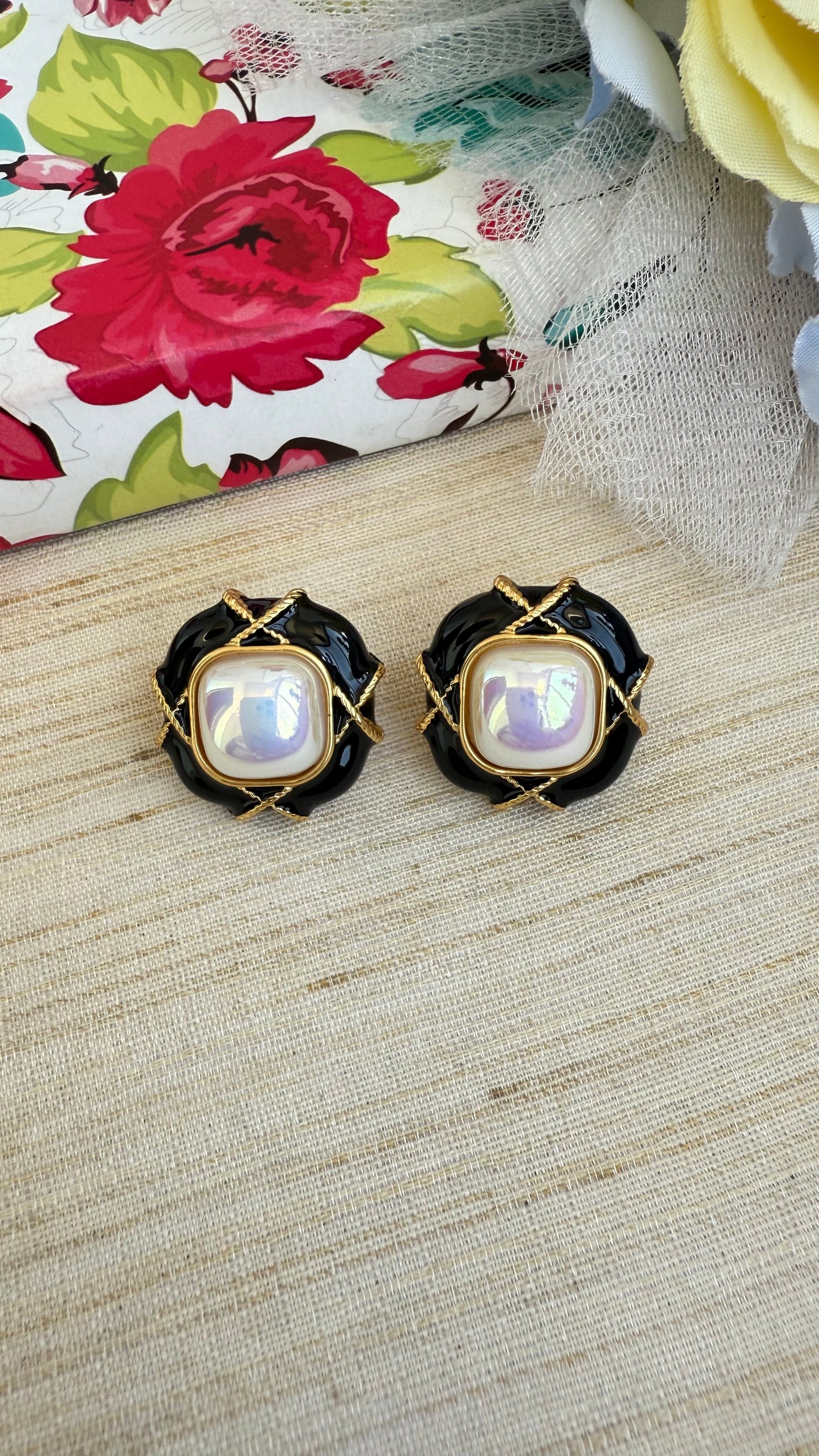 Pearl studs