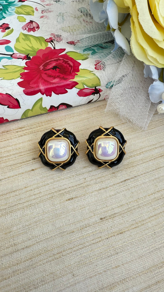 Pearl studs