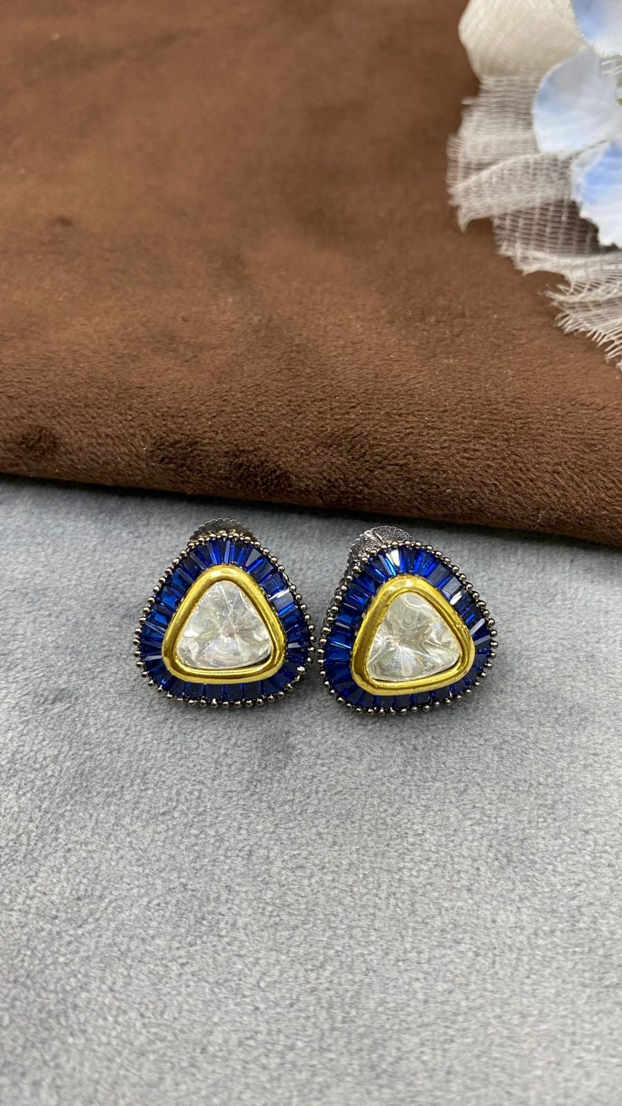 Royal glow studs❤️