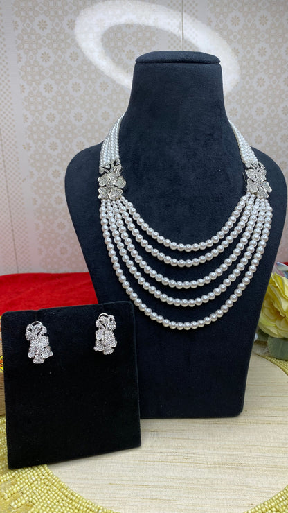 Floral grace Pearl necklace