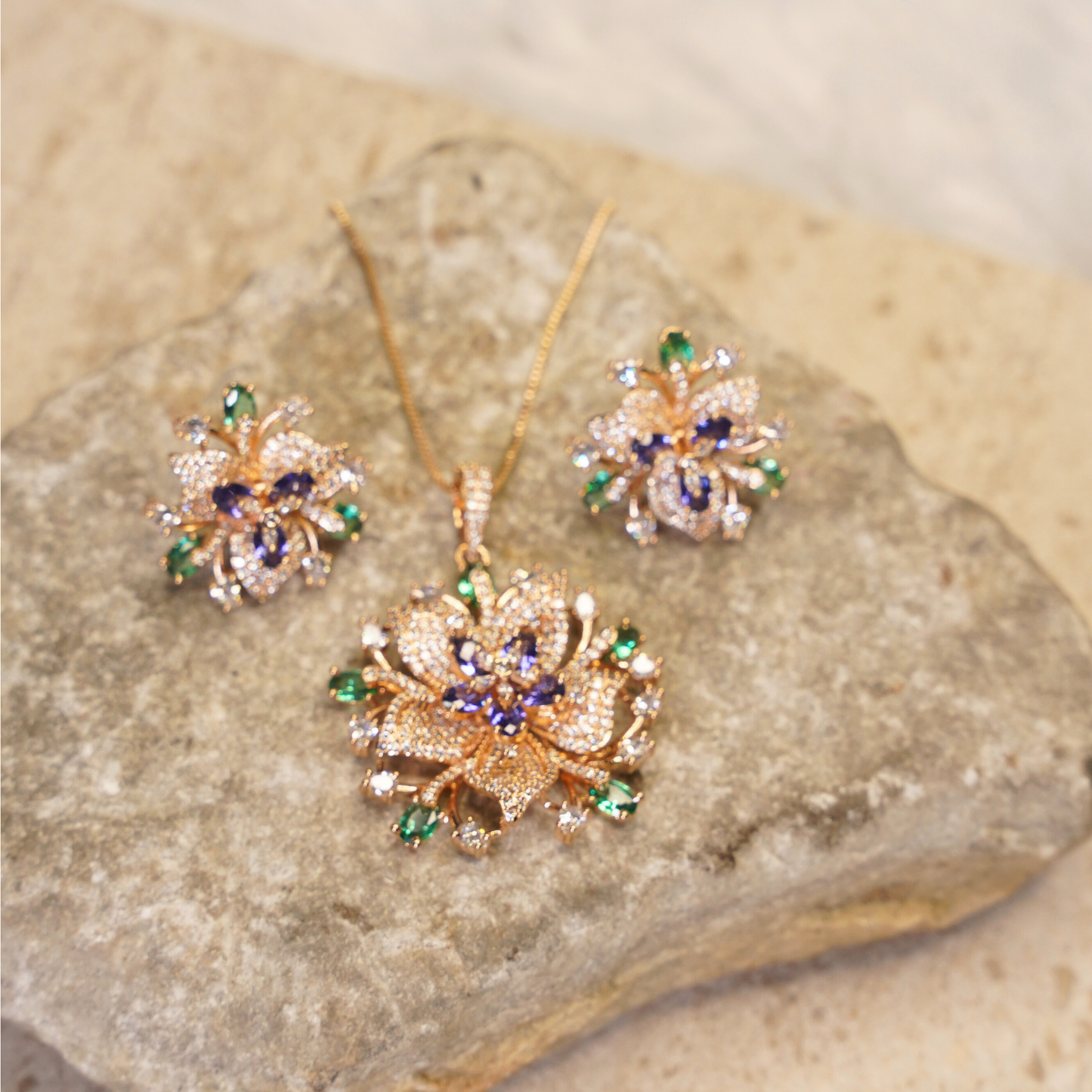 Gulnaar heritage bloom Pendant Set