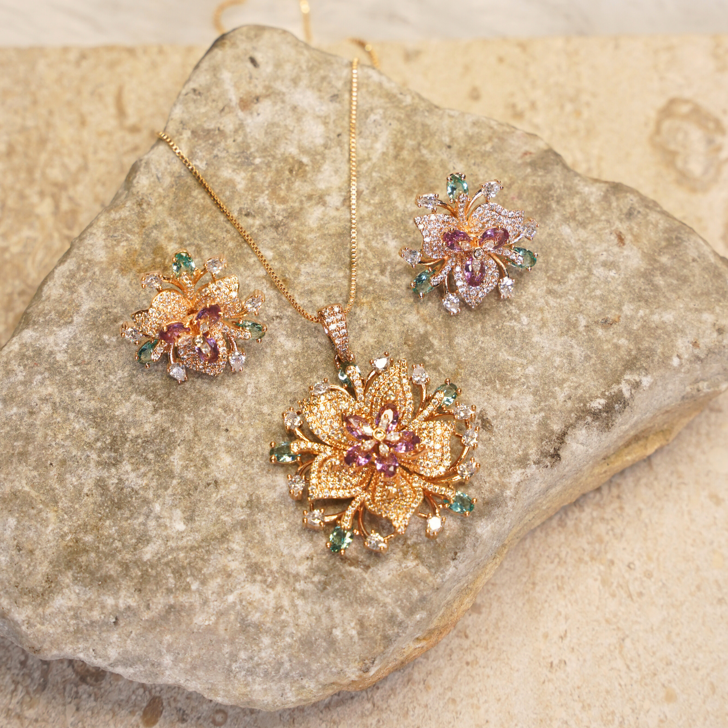 Gulnaar heritage bloom Pendant Set