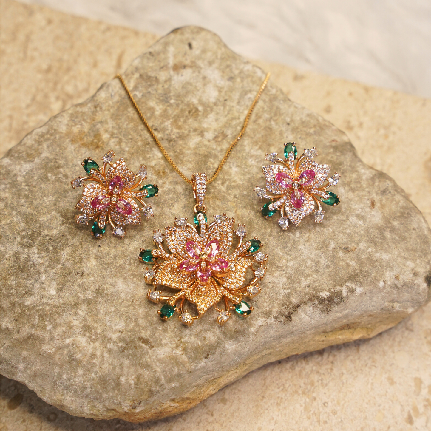 Gulnaar heritage bloom Pendant Set