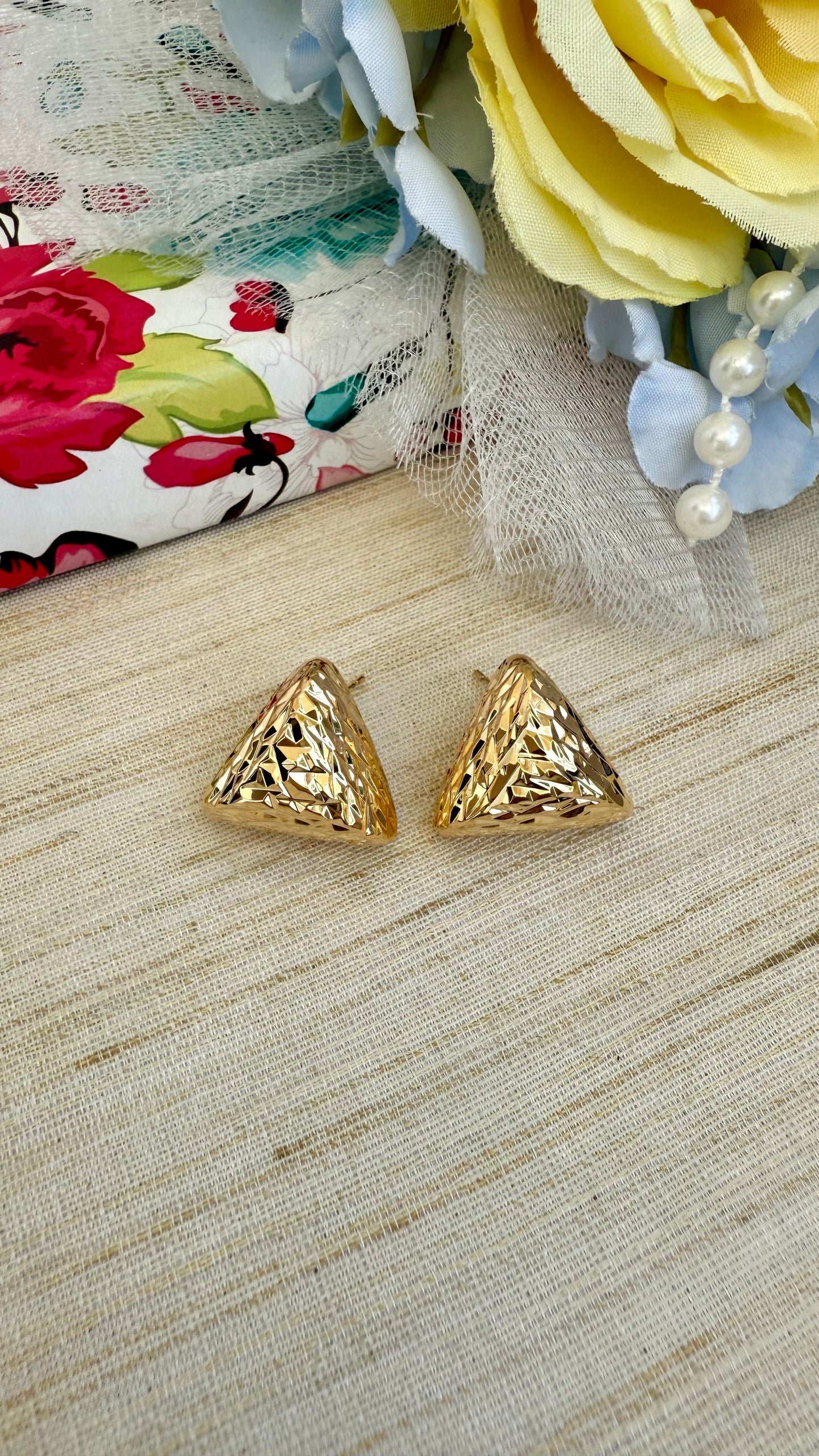 Triangle studs