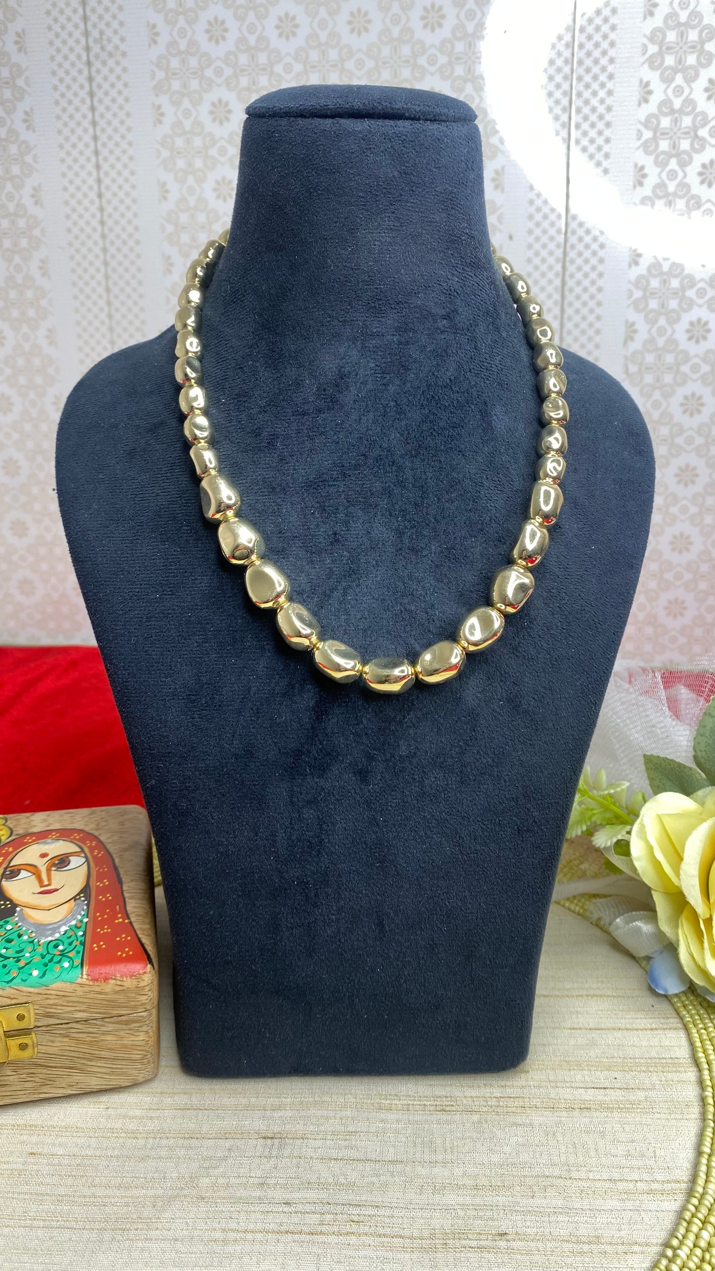 Gold pebble bead marco necklace