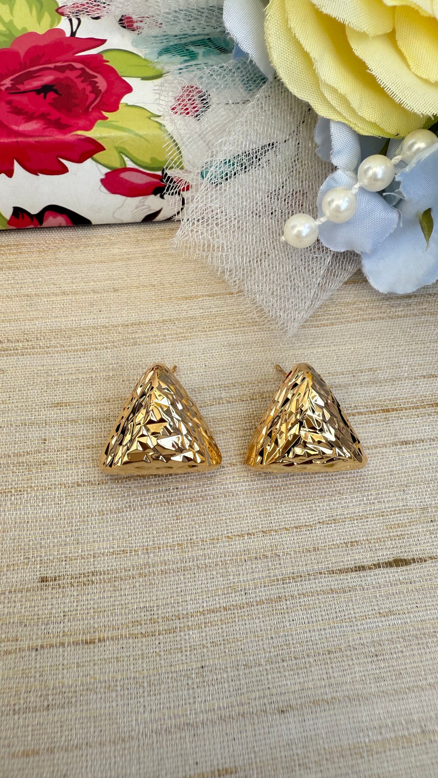 Triangle studs