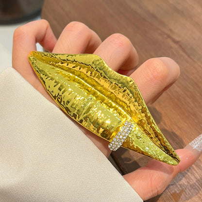 Flirty lips kundan connector ring