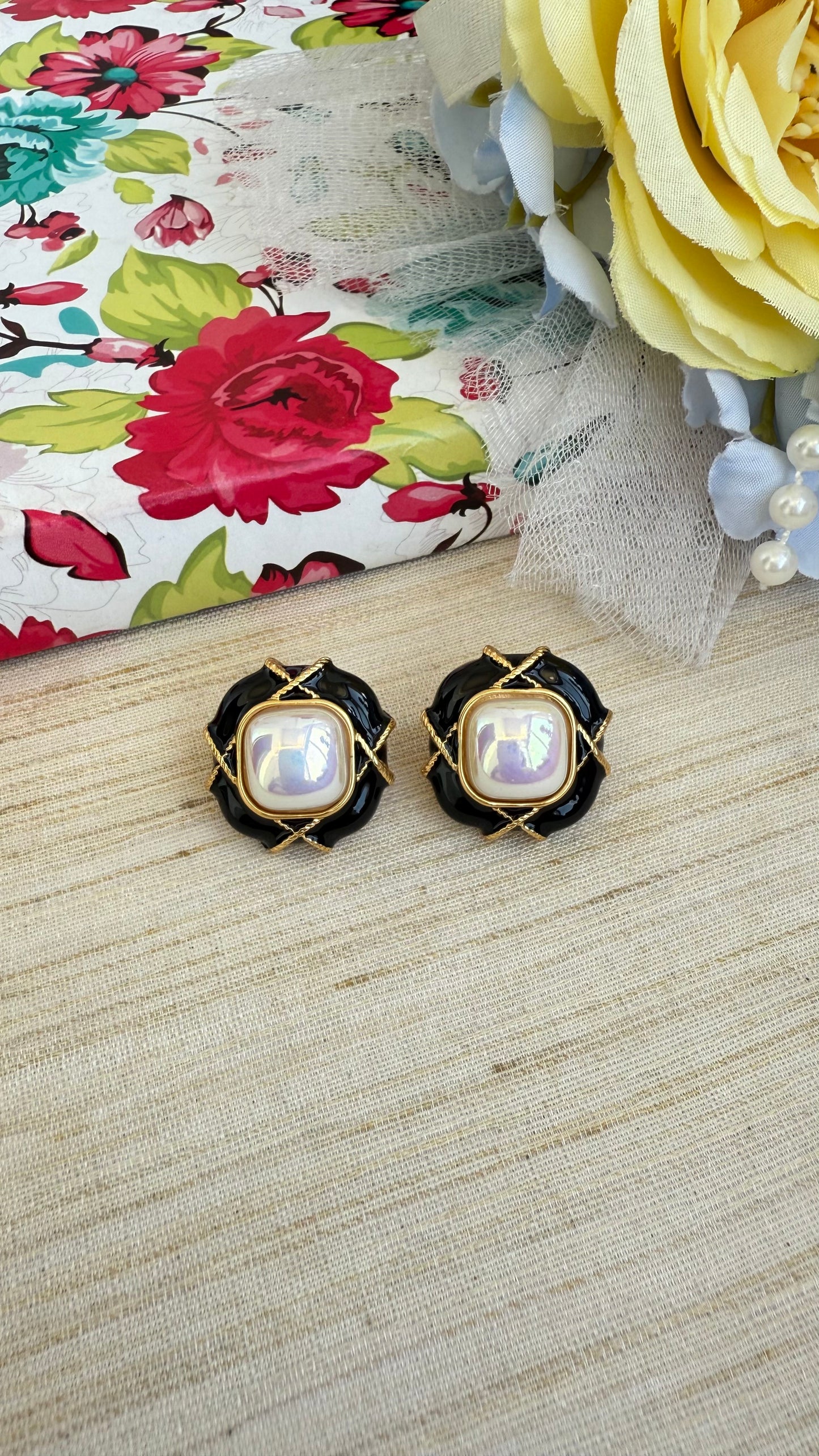 Pearl studs