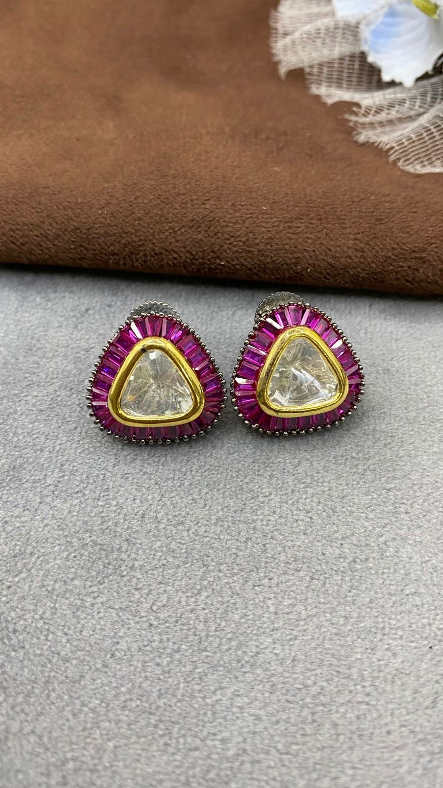 Royal glow studs❤️