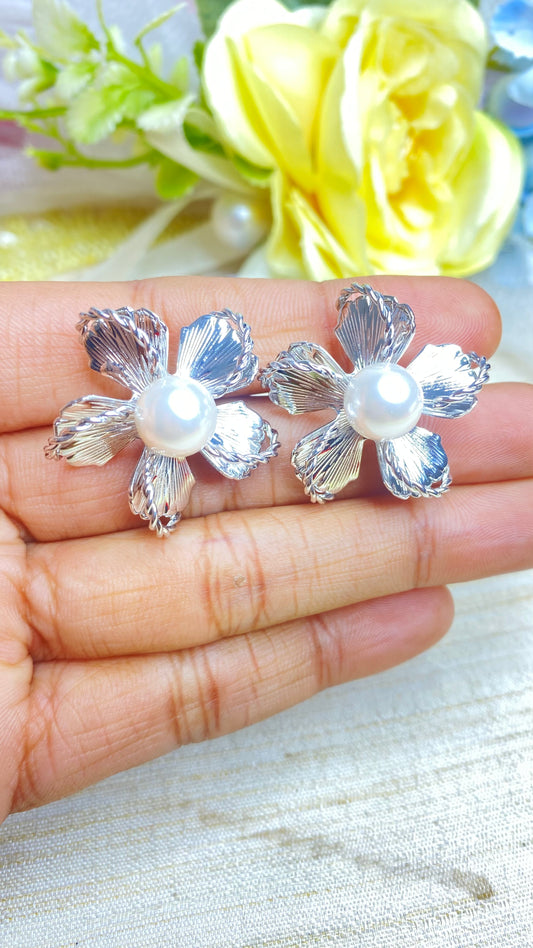 silver floral Pearl earrings