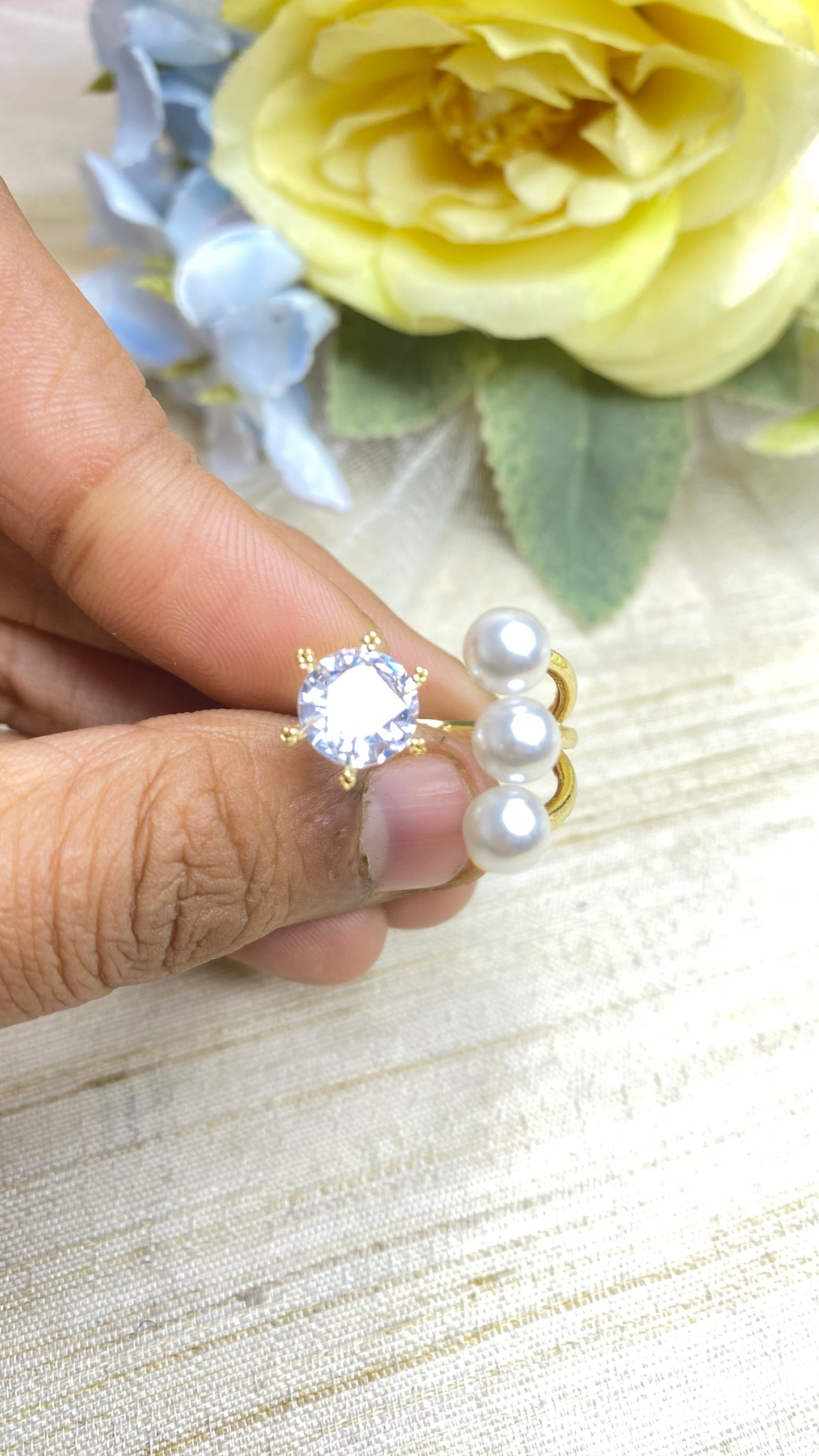 Noble pearl ring