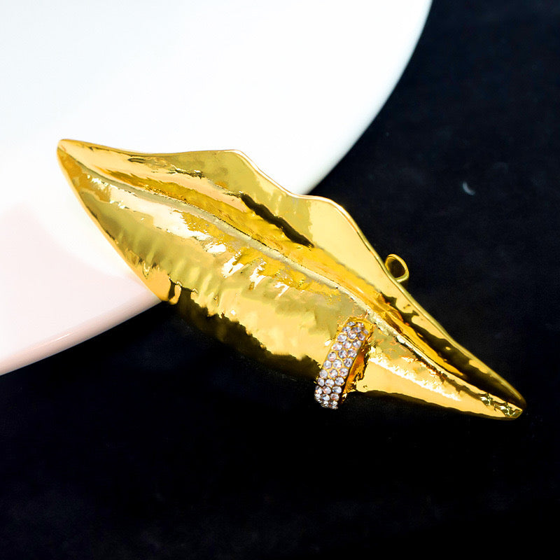 Flirty lips kundan connector ring