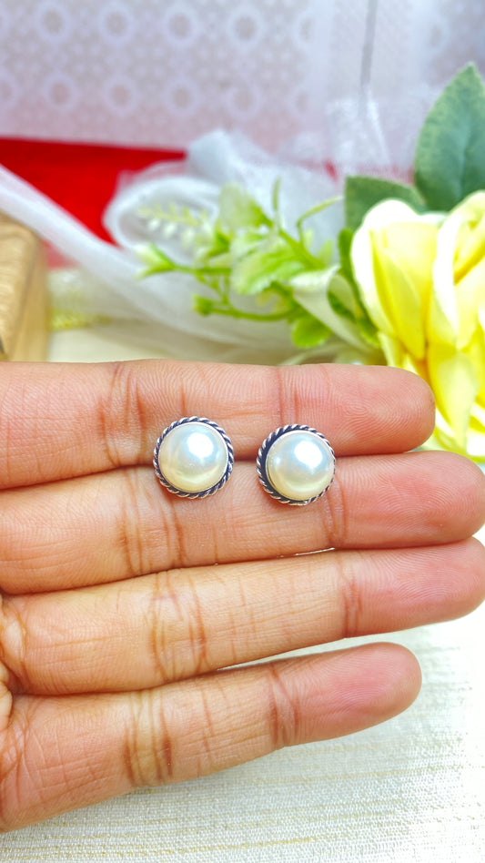 Pearl stud