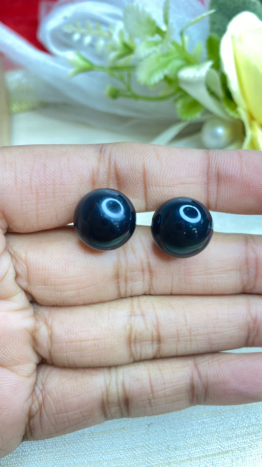 Pearl studs