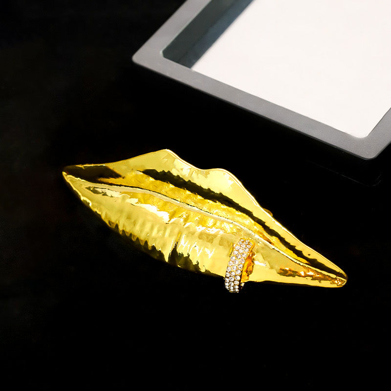 Flirty lips kundan connector ring