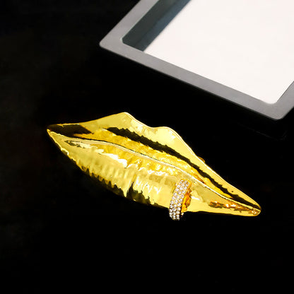 Flirty lips kundan connector ring