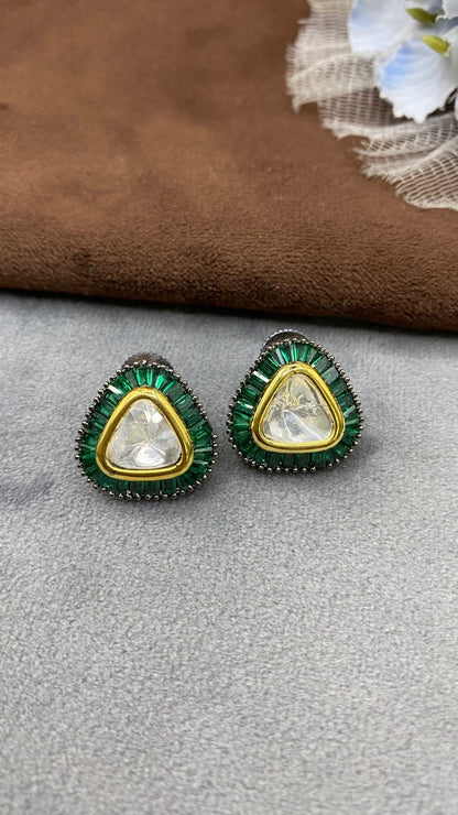 Royal glow studs❤️