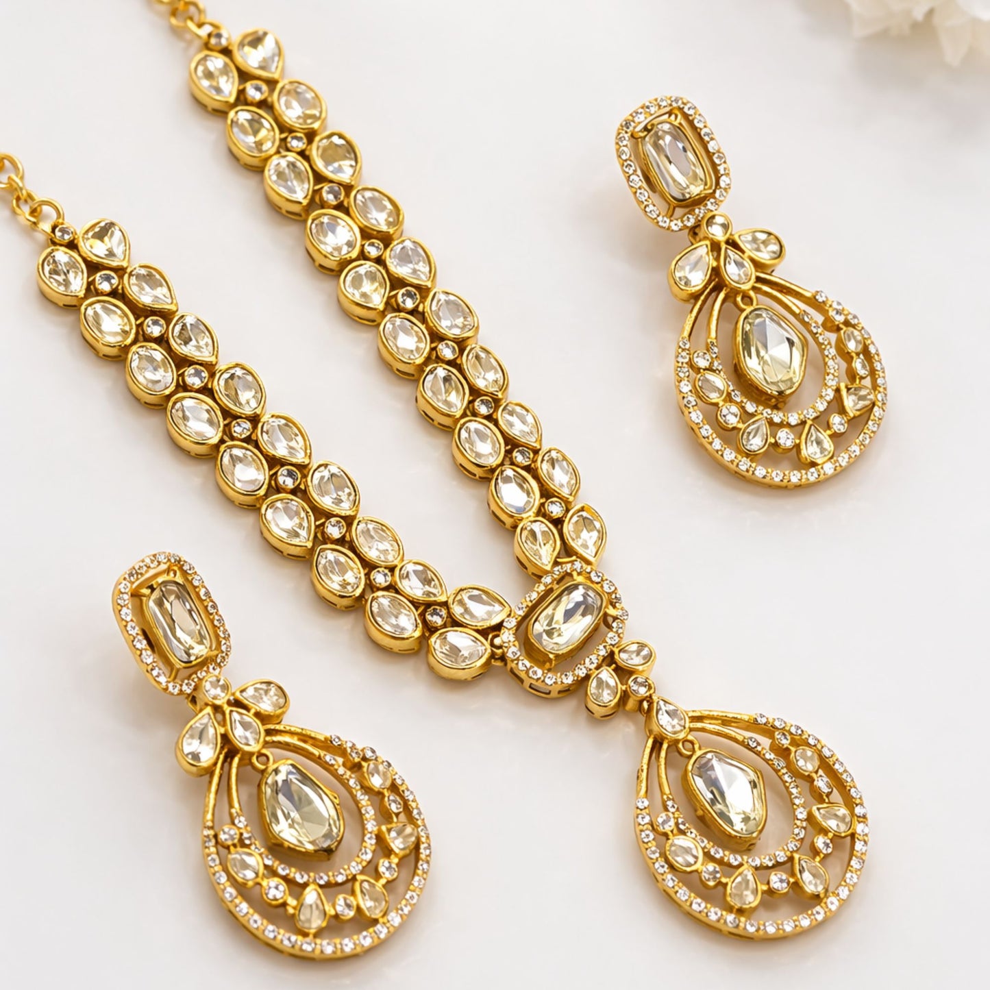 Nadia Sunheri kundan