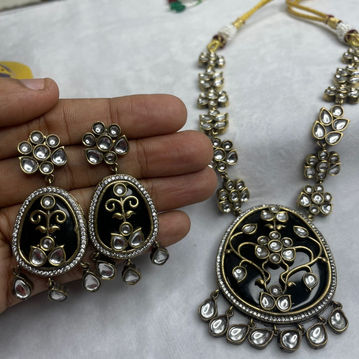 Kundan Necklace & Earrings Set (Black)