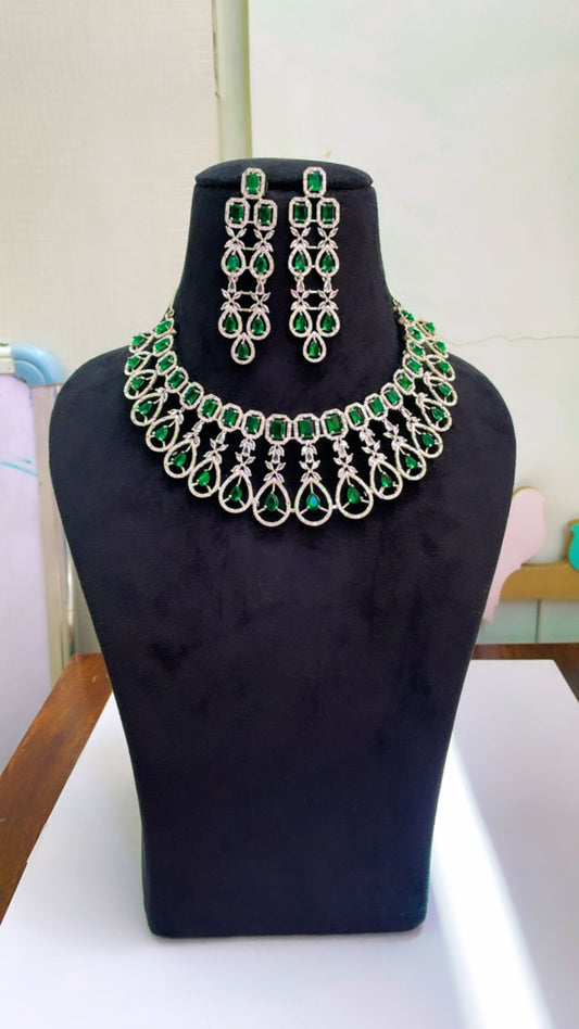 Green Elegance Necklace Set